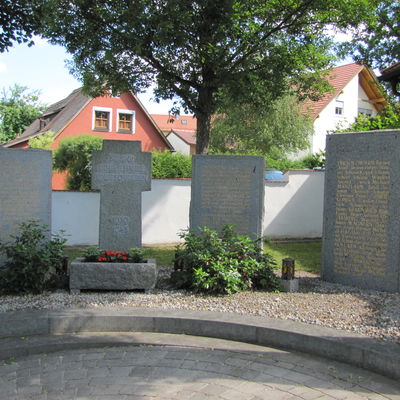 Friedhof Pertolzhofen - Kriegerdenkmal