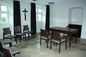 Diesen Raum (Teilansicht) widmete die Gemeinde Niedermurach zum Trauungszimmer f�r ihre standesamtlichen Trauungen. Bild: Josef B�hm