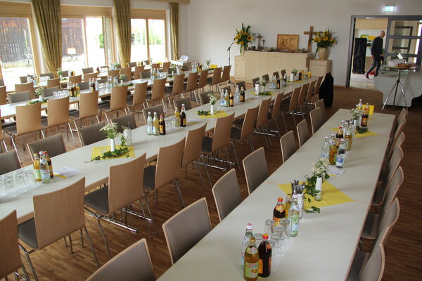 Der Pfarrsaal bietet Platz f�r ca. 120 Personen. Bild: Josef B�hm