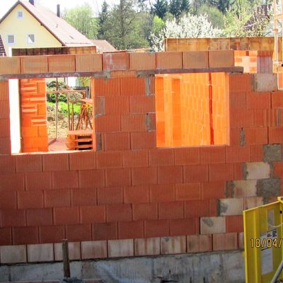 2018-04 zur Stra�enseite hin