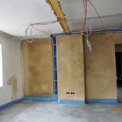 2018-10 z19_innen alles verputzt u. Estrich eingebaut