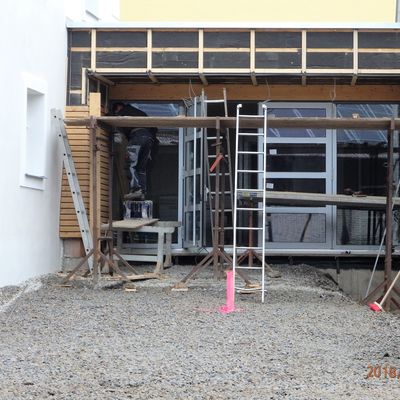 2018-12 _25 Haupteingang wird vert�felt