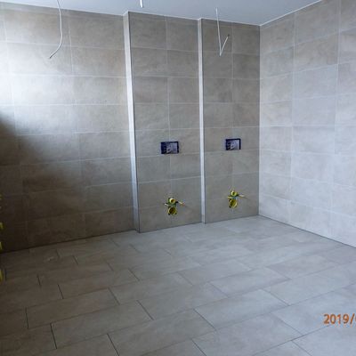 2019-03 10 Herren-WC gefliest