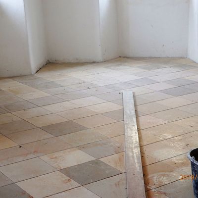 2019-03 07 Solnhofer Platten im Gruppenraum KG